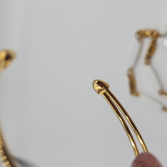 Vintage Crown Trifari Goldtone & White Beaded Necklace & Goldtone Cuff Bracelet - Picture 5 of 8